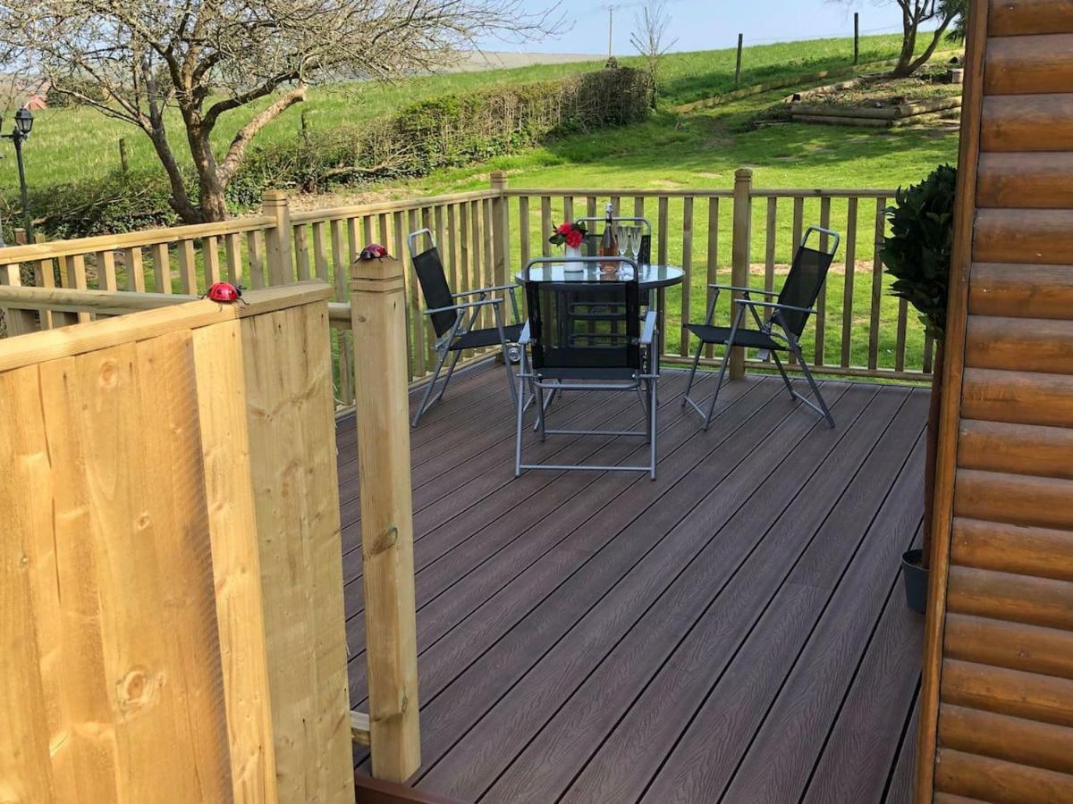 Cosy Dog Friendly Lodge With An Outdoor Bath On The Isle Of Wight Whitwell  Kültér fotó